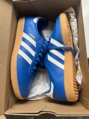 Adidas Samba Blue & Gum Classic Sneakers fits women’s 7.5